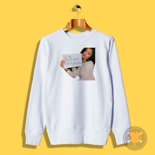 Kylie Jenner pose pour Justin Bieber Sweatshirt